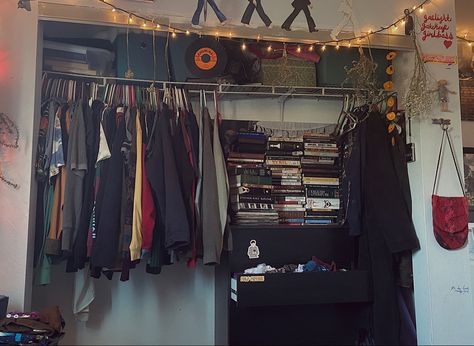 90s Closet Room, Grunge Closet Aesthetic, Grunge Closet Organization, Closet Bedroom Aesthetic, Grunge Room Closet, Grunge Gaming Room, Grunge Walk In Closet, Apartment Decorating Grunge, Bedroom Ideas Cluttered