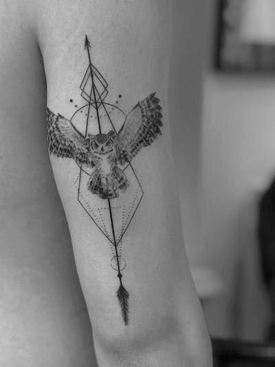 Geometric Owl Tattoo, Tricep Tattoos, Tattoo Wallpaper, Geometric Owl, Compass Tattoo Design, Circle Tattoos, Elements Tattoo, Owl Tattoo Design, Cool Forearm Tattoos