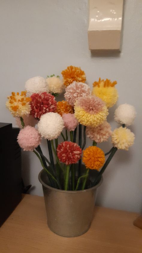 Pom Pom Bouquet, Flowers For Mothers Day, Pompom Crafts, Pom Pom Flower, Pom Crafts, Pom Pom Flowers, A Bunch Of Flowers, Diy Pom Pom, How To Make A Pom Pom