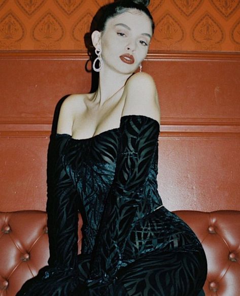 Sabrina Zada, Sabrina Claudio, Artist Branding, Vogue Covers, Chic Fashion, Photoshoot Inspiration, Aesthetic Hair, Face Claims, Style Icon