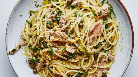 Easy Tuna Pasta, Best Tuna Salad Recipe, Tuna Nicoise Salad, Olive Sauce, Tinned Fish, Red Pesto, Tuna Casserole, Tuna Pasta, Dinner Options