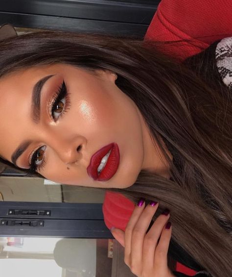 Red Lipstick Summer Makeup, Red Prom Dress Makeup, Red Lips Makeup Look, Red Lipstick Makeup, Red Dress Makeup, Red Lip Makeup, Smink Inspiration, Red Makeup, Beauty Make-up