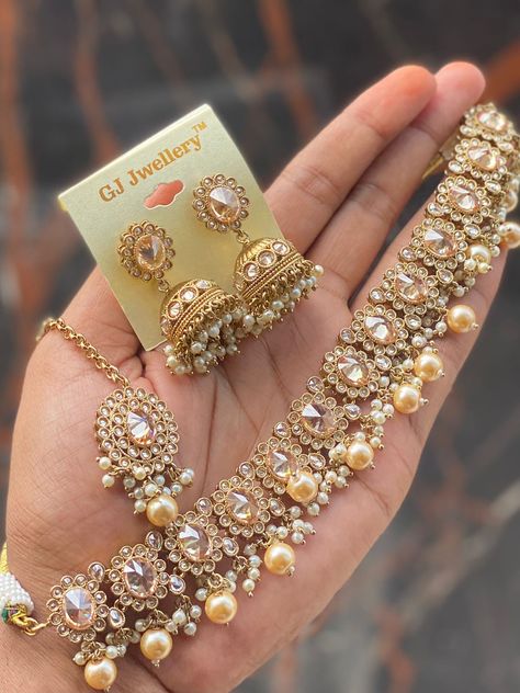 Punjabi Jewellery, Desi Jewelry, Punjabi Jewelry, Indian Wedding Jewelry Sets, Bridal Necklace Designs, Jewelry Knowledge, Indian Bridal Jewelry Sets, Pretty Jewelry Necklaces, Bridal Jewellery Design