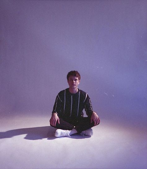 Write Aesthetics, Alex Benjamin, Ios Music, Underrated Artists, Lovely Person, Alec Benjamin, Mermaid Wallpapers, Movie Posters Design, Famous Singers