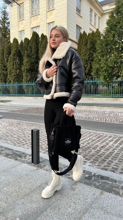 Faux Shearling Coat Outfit, Shearling Coat Outfit, Cute Thanksgiving Outfits, Classy Winter Outfits, Winter Fashion Outfits Casual, Cold Outfits, Elegante Casual, Outfit Trends, Thanksgiving Outfit