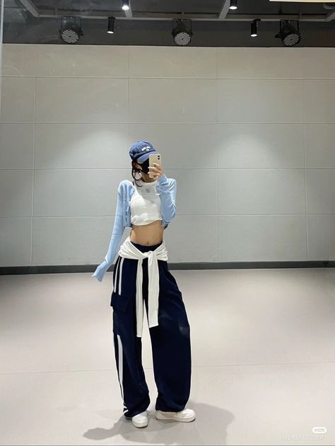 Korean Practice Outfit, K Pop Dance Practice Outfits, Dance Practice Outfits, Dance Style Outfits, Kpop Clothes, Doctor Dress, Dance Style, Dance Outfits Practice, Dance Outfit