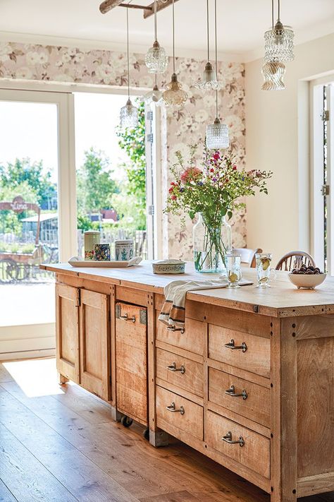 Vintage Kitchen Island, Vintage Home Kitchen, Antique Kitchen Island, Top Kitchen Trends, Freestanding Kitchen Island, Wood Island, Farmhouse Kitchen Island, Vintage Farmhouse Style, Kitchen Island Decor