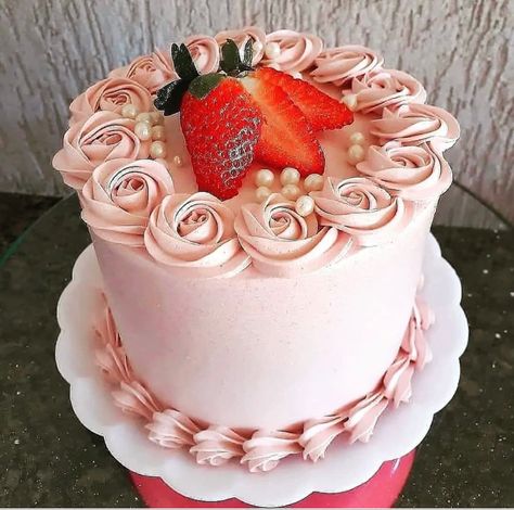 Nutella Inspired Recipes, Realistic Cakes, Chocolate Strawberry Cake, Cake Icing, Baking Sweets, Cute Desserts, Chocolate Strawberries, Yummy Sweets, Fancy Cakes