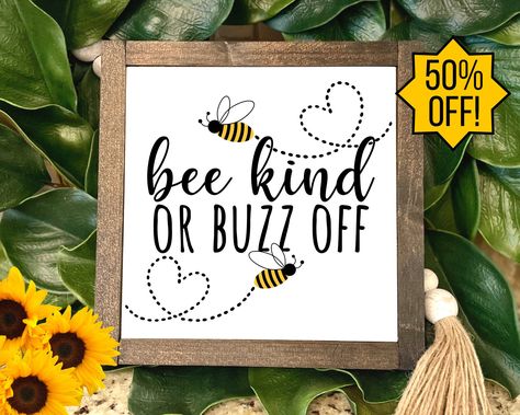 Bee Theme Decor, Spring Wood Decor, Spring Farmhouse Decor, Bee Theme Party, Bee Sign, Honey Bee Decor, Spring Farmhouse, Board Signs, Outdoor Decorating