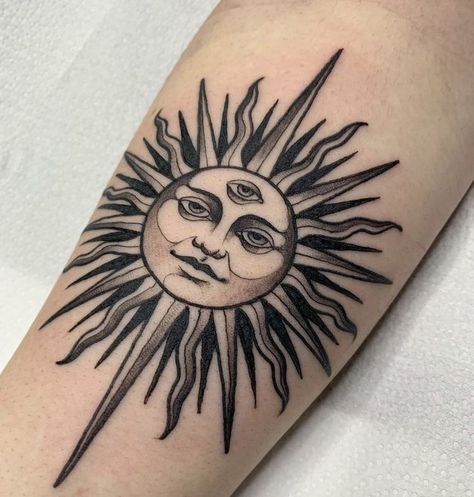 Traditional Sun Tattoo Design, Sun Back Tattoo For Men, Blackwork Sun Tattoo, Men’s Sun Tattoo, Sun Tattoo For Men, Vintage Sun Tattoo, Sun Traditional Tattoo, Dark Sun Tattoo, Sun Tattoo Traditional