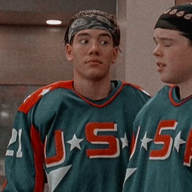 𝗱𝗲𝗮𝗻 𝗽𝗼𝗿𝘁𝗺𝗮𝗻 𝗶𝗰𝗼𝗻. Dean Portman, Fulton Reed, D2 The Mighty Ducks, The Mighty Ducks, Duck Pictures, 90s Actors, Duck Photo, 90s Men, Mighty Ducks