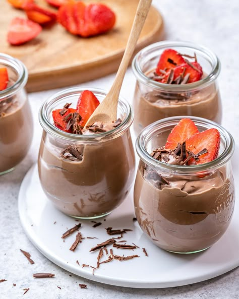 Greek Yogurt Chocolate Mousse, Yogurt Chocolate Mousse, Greek Yogurt Chocolate, Dessert Yogurt, Yogurt Chocolate, Chocolate Greek Yogurt, Gf Sweets, Clean Desserts, Yogurt Dessert