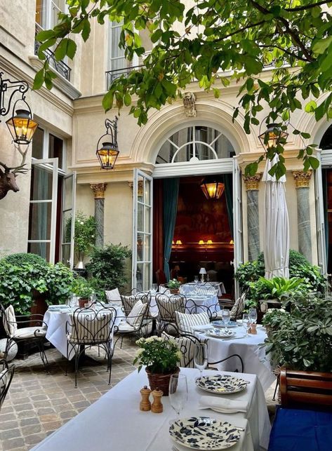 Paris Outdoor Cafe, Ralph’s Paris, Checkered Patio, Ralph Lauren Restaurant, Restaurant Outside, French Courtyard, Willow Oak, Creative Garden Decor, Restaurant Patio