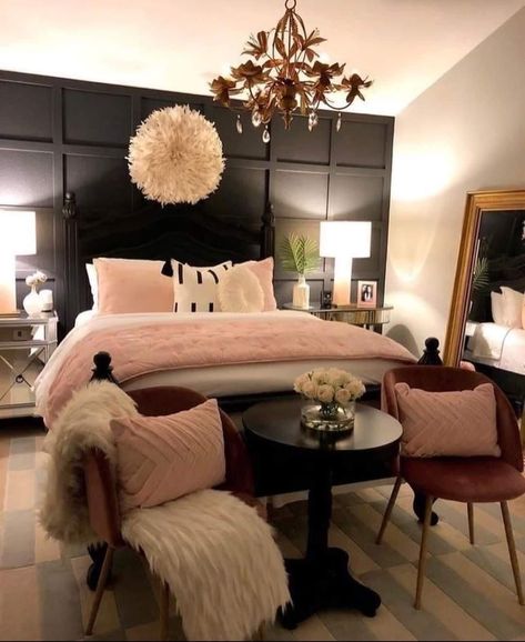 Glam Bedrooms, Mirrored Nightstands, Feminine Colors, Zimmer Diy, Beautiful Bedroom Designs, Tufted Headboards, Glamorous Decor, Glam Bedroom, Master Bedrooms Decor