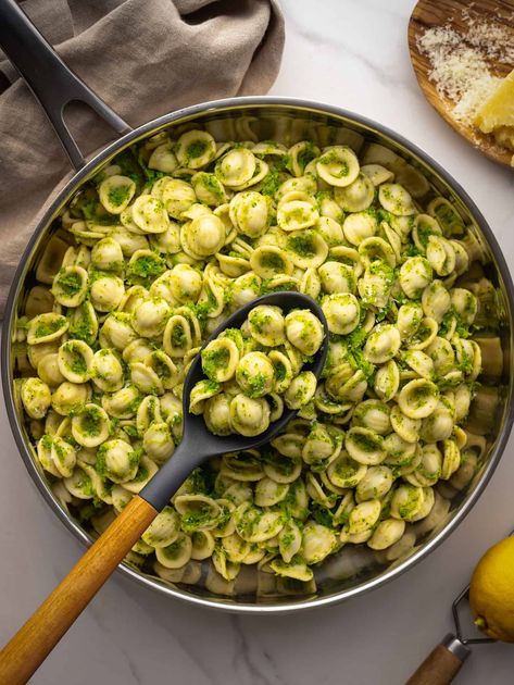 Pasta with Broccoli - Feeling Foodish Garlic Oil Pasta, Recipes For Pizza, Olive Oil Sauce, Pasta With Broccoli, Chili Pasta, Ny Pizza, Garlic And Olive Oil, Italian Cookie Recipes, Broccoli Pasta