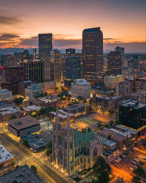 Denver, Colorado 🌇✨ 📷: [instagram.com/zlek131] Living In Denver Colorado, Denver Christmas, Denver Colorado Skyline, Colorado Aesthetic, Denver Photography, Moving To Denver, Denver Skyline, Colorado City, Travel Nurse