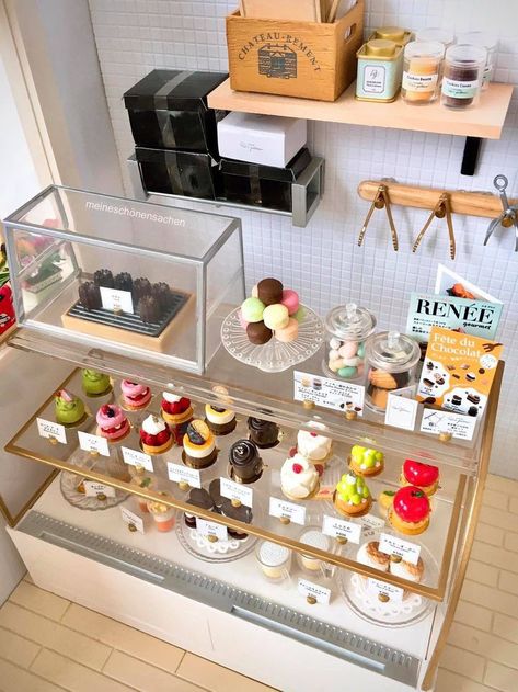 Korean Cake Shop, Korean Bakery Shop, Dessert Shop Interior, Cupcake Shop Interior, Cake Shop Interior, Crea Fimo, Mini Cafe, Bakers Kitchen, Bakery Shop Design