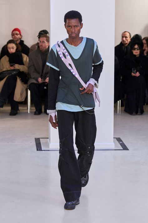 Kiko Kostadinov - Fall 2024 Menswear https://www.vogue.com/fashion-shows/fall-2024-menswear/kiko-kostadinov/slideshow/collection#21 2024 Menswear, Kiko Kostadinov, Menswear Runway, Soft Tailoring, Menswear Fashion Show, Black Denim Jacket, Menswear Fashion, Fall 2024, Black Denim