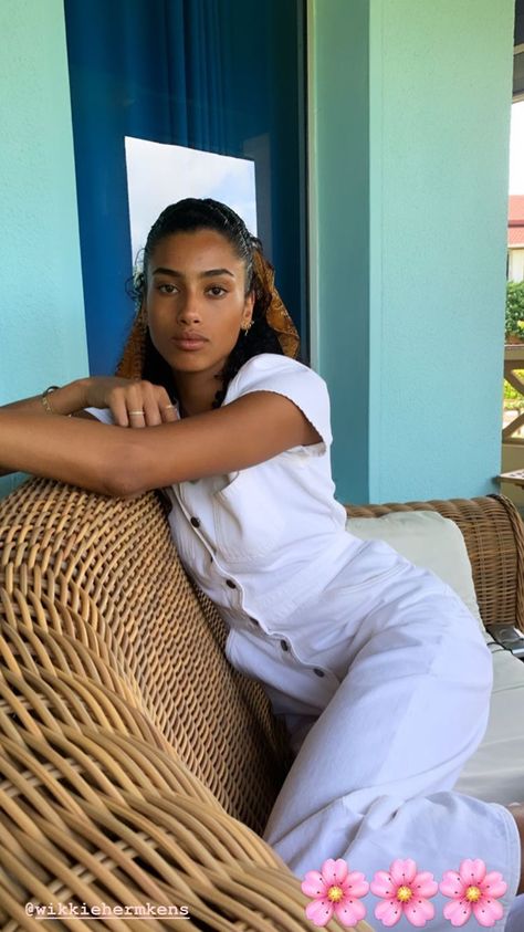 Imaan Hammam Instagram, Imann Hamann, Imaan Hammam Aesthetic, Imaan Hammam Style, Imaan Hammam, Fire And Desire, Pretty Savage, Aesthetic Types, Chef Clothes