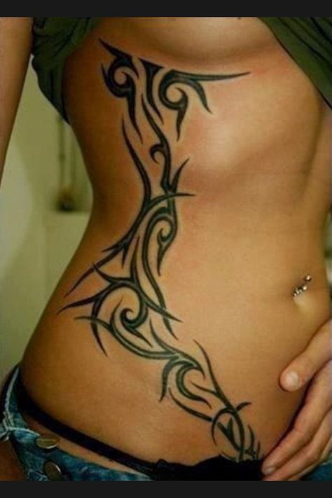 Girl Rib Tattoos, Side Tattoos Women, Hawaiian Tattoo, Geniale Tattoos, Stomach Tattoos, Side Tattoos, Rib Tattoo, Trendy Tattoos, Tattoo Designs For Women