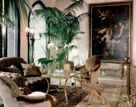 Cher's Malibu Villa Inspired by the Italian Renaissance : Architectural Digest Jungle Living Room Ideas, Safari Living Rooms, African Themed Living Room, Jungle Room Decor, African Living Rooms, Jungle Themed Bedroom, Malibu House, Malibu Mansion, Safari Room