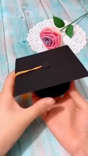 #craft #DIY #handmade #homedecor Graduation Favors Ideas, Farewell Handmade Gift Ideas, Handmade Graduation Gift Ideas, Farewell Diy Ideas, Farewell Handmade Gifts, Paper Graduation Caps Diy, Cards Handmade Videos, Gift Ideas For Farewell, Graduation Diy Gifts