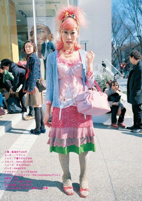 FuckYeahFRUiTS on Tumblr Fashion University, Winter Drip, Decora Harajuku, Harajuku Decora, Fruits Magazine, Japanese Fashion Magazine, 90s Harajuku, Harajuku Fashion Street, Tokyo Street Style