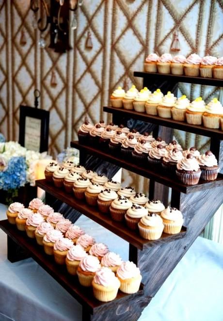 Cupcake Displays, Budget Desserts, Diy Dessert, Wedding Cake Alternatives, Diy Wedding Hair, Traditional Wedding Cake, Diy Desserts, Fall Wedding Cakes, Rustic Cake