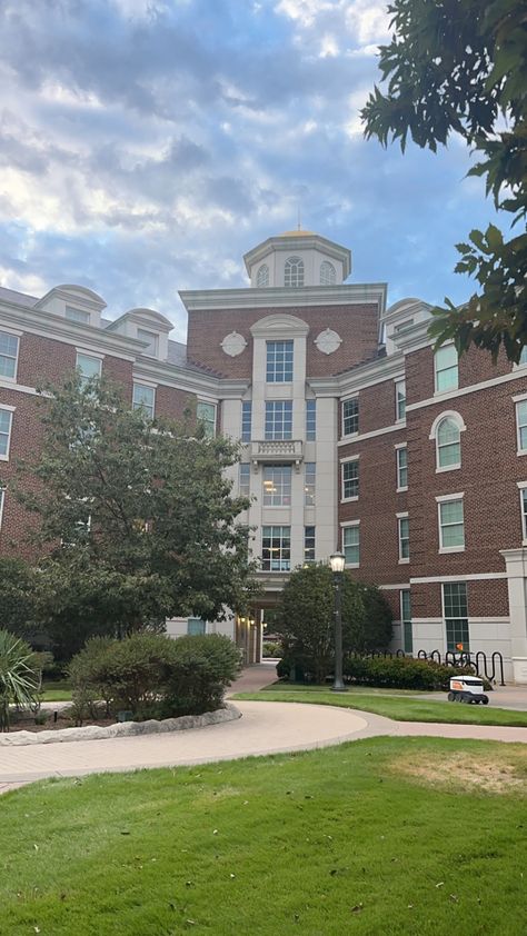 Dorm Building, Boarding School Dorm, High School Design, School Building Design, Southern Methodist University, Building Aesthetic, College Aesthetic, School Plan, College Dorm Room