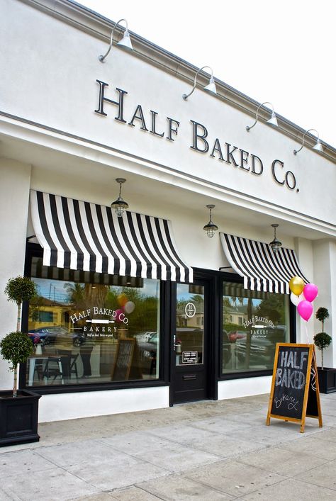 Bakery Storefront Ideas, Bakery And Gift Shop, Bakery Front Store, Bakery Entrance Design, Bake Shop Interior Design, Old Fashioned Store Fronts, Small Bakery Design Interiors, Bakery Store Front Design, Old Fashioned Bakery Aesthetic