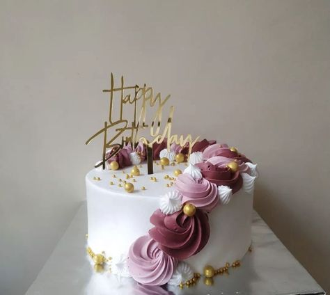 Simple Cake For Women, 250 Gm Cake Design, Mothers Birthday Cake Ideas, Cake Decorating For Women, Customised Cakes Birthdays, Birthday Cake For Mom Simple, Simple Cake For Mothers Birthday, Birthday Cake Women Elegant, Happy Birthday Wife Cake