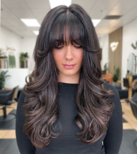 Butterfly Cut with Step Layers and See-Through Bangs Butterfly Cut With Bangs, Butterfly Bangs, Bob Haircuts For Round Face, Edgy Blonde Hair, Butterfly Haircuts, Haircuts For Long Hair With Bangs, Haircuts For Round Face, Black Haircut, Hair Colour Ideas