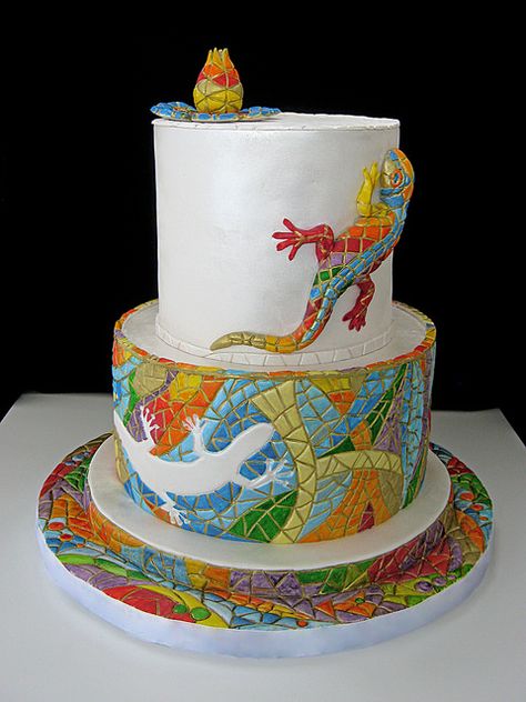 mosaic chameleon reminds me of Parque de Guell in Barcelona Lizard Cake, Mosaic Cake, Tiered Cake, Gateaux Cake, Crazy Cakes, Glass Cakes, Painted Cakes, Unique Cakes, Julia Child