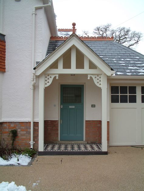 Modern Country Style: The Miracle Of Changing The Exterior Of Your Home Small Front Porches Designs, Gable Roof Porch, Porch Canopy, Victorian Porch, Kerb Appeal, Porch Styles, Country Interiors, Porch Windows, House Front Porch