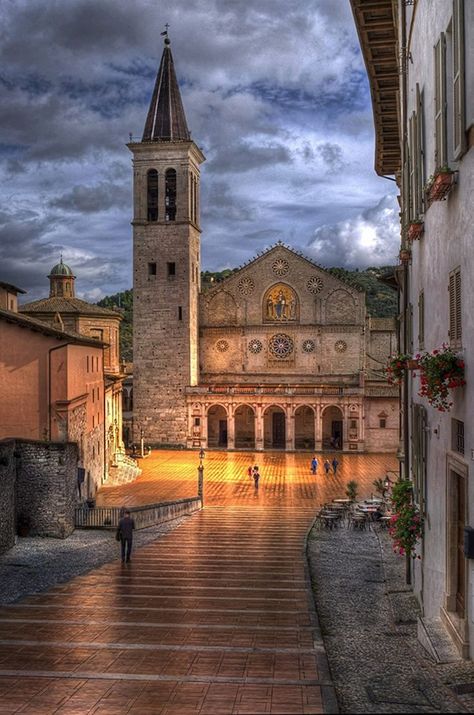 Italia Aesthetic, Umbria Italia, Postcards From Italy, Italy Culture, Perugia Italy, Villas In Italy, Italy Pictures, Umbria Italy, Living In Italy