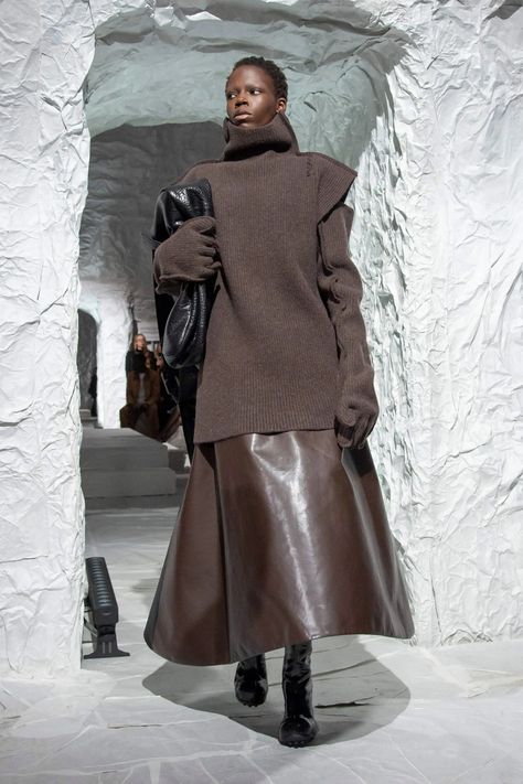 Marni Fall 2024 Ready-to-Wear Collection | Vogue Milan Fashion Week Runway, Runway Details, Milano Fashion Week, Fashion Show Collection, Winter 2024, Fall 2024, Primavera Estate, Milan Fashion Week, Formal Wear