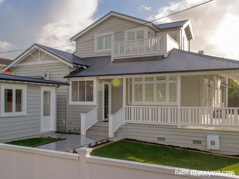 Resene Grey Friars is the perfect roof colour for this house. The weatherboards are Resene Half Tapa and the trims are Resene Quarter Sea Fog. Facade Design Classic, Exterior House Colours, Hamptons House Exterior, Hampton Homes, Grey Exterior House Colors, Weatherboard House, House Colours, House Cladding, Exterior Color Schemes