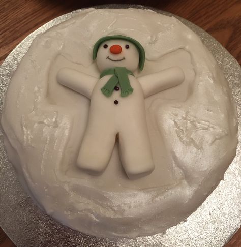 The Snowman making a snow angel Christmas cake. Snow Angel Cake, Winter Cakes, Baking Crafts, Snowman Cake, Cake Christmas, Xmas Cake, Winter Cake, Christmas Preparation, Snow Angel