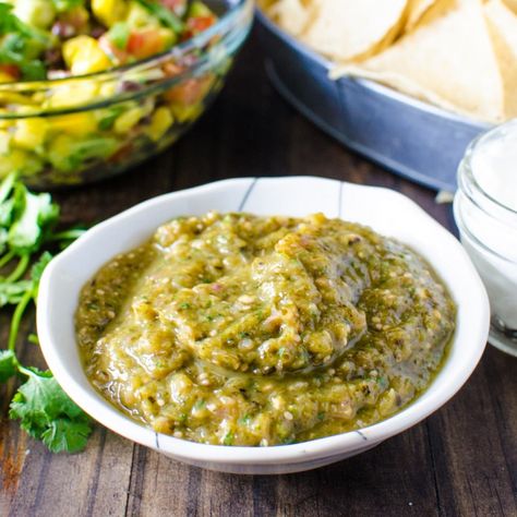 Fresh, bright & delicious, this Roasted Poblano and Tomatillo Salsa Verde is perfect as a flavourful dip or sauce. So easy to make and so many uses! Poblano Recipes, Pork Carnitas Tacos, Roasted Tomatillo Salsa, Southwestern Recipes, Salsa Verde Recipe, Roasted Tomatillo, Roasted Poblano, Tomatillo Salsa, Green Enchilada Sauce