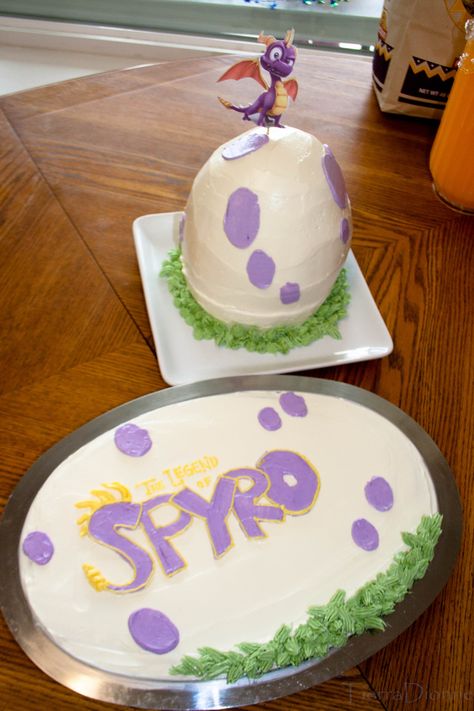 Alaska. A spyro cake duo. Couldn't decide which egg shape to do, so did both. Also wanted to make sure there was enough cake! Spyro Birthday Party, Spyro Cake, Dragon Cupcakes, Fondant Creations, Dragon Cake, Spyro The Dragon, Dragon Party, 6th Birthday, Egg Shape