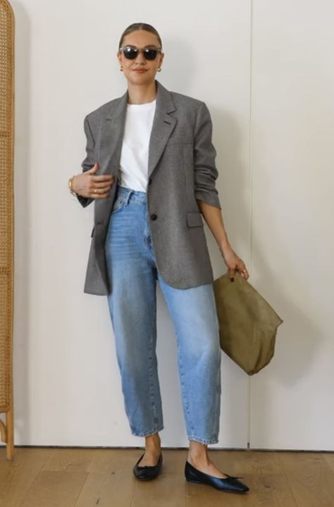 Grey Oversize Blazer Outfit, Grey Blazer And Jeans Outfit, Jean With Blazer Outfit, Charcoal Blazer Women Outfit, Oversized Grey Blazer Outfit, Grey Blazer Women Outfit, Double Breasted Jacket Women, Gray Blazer Outfit Women, Gray Blazer Outfit