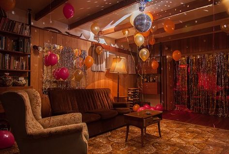 That 70s Show Basement Aesthetic, 70s Hangout Room, 90s House Party Aesthetic, 1970s Aesthetic Home, 70s Bar, 70s Lounge, Party Moodboard, Garage Hangout, House Party Aesthetic