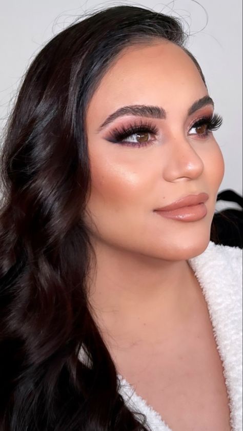 Bride Makeup Round Face, Wedding Makeup Plus Size Bride, Bridal Hair Plus Size Bride, Soft Glam Round Face, Round Face Wedding Makeup, Plus Size Wedding Makeup, Plus Size Bridal Makeup, Bridal Makeup Plus Size, Bridal Makeup Hooded Eyes