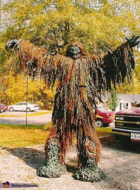 Terrifying Tree Monster Halloween Costume | No-Sew DIY Costumes Creative Halloween Costumes For Couples, Creative Diy Halloween Costumes, Funny Group Halloween Costumes, Creepy Costume, Tree Monster, Funny Couple Halloween Costumes, Costumes Scary, Diy Couples Costumes, Best Couples Costumes