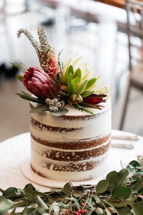 Wedding Cake Rustic Elegant, Naked Floral Cake, Diy Wedding Desserts, Simple Wedding Cakes, Wedding Cakes Simple, Rainforest Wedding, Wedding Cake Flowers, Protea Wedding, Cake With Flowers