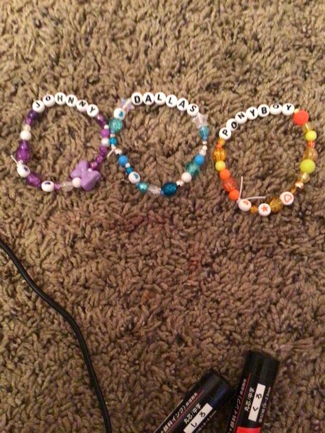 The Outsiders Bracelet Ideas, The Outsiders Bracelet, Outsiders Bracelets, Funny Bracelets, Outsiders Greasers, The Outsiders Greasers, Diy Kandi Bracelets, Diy Kandi, Kandi Ideas