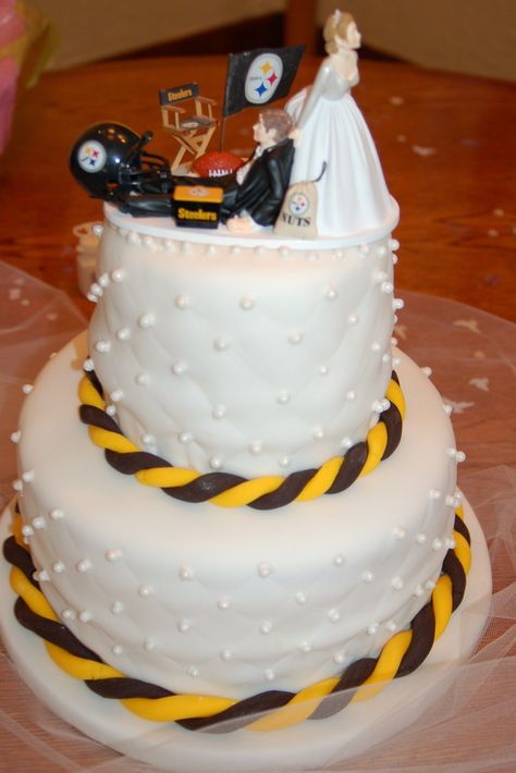 football Wedding Cakes | Steeler Wedding Cake Steelers Wedding, Friday Fun Day, Football Wedding, Very Small Wedding, Here We Go Steelers, Steelers Baby, Just Got Married, Steelers Gear, Go Steelers