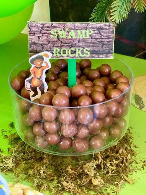 Shrek Halloween Party Ideas, Shrek Treats Party Ideas, Shrek Snacks Food Ideas, Shrek Themed Drinks, Shrek Party Snacks, Shrek Themed Snacks, Shrek Bridal Party, Shriek Party Theme, Shrek Themed Party Games