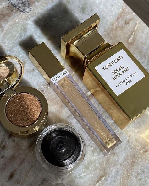 Make Up Color, Tom Ford Perfume, Visual Gallery, Tom Ford Makeup, Makeup Eyeshadow Palette, Tom Ford Beauty, Luxury Cosmetics, Vogue Beauty, Classy Aesthetic