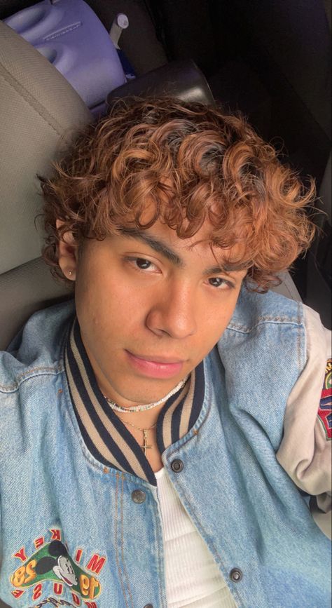 Men Curly Dyed Hair, Ginger Hair Black Roots, Copper Hair Men, Honey Brown Hair Men, Dyed Curly Hair Men, Light Brown Hair Men, Hair Fall Men, Apricot Hair, Burnt Orange Hair